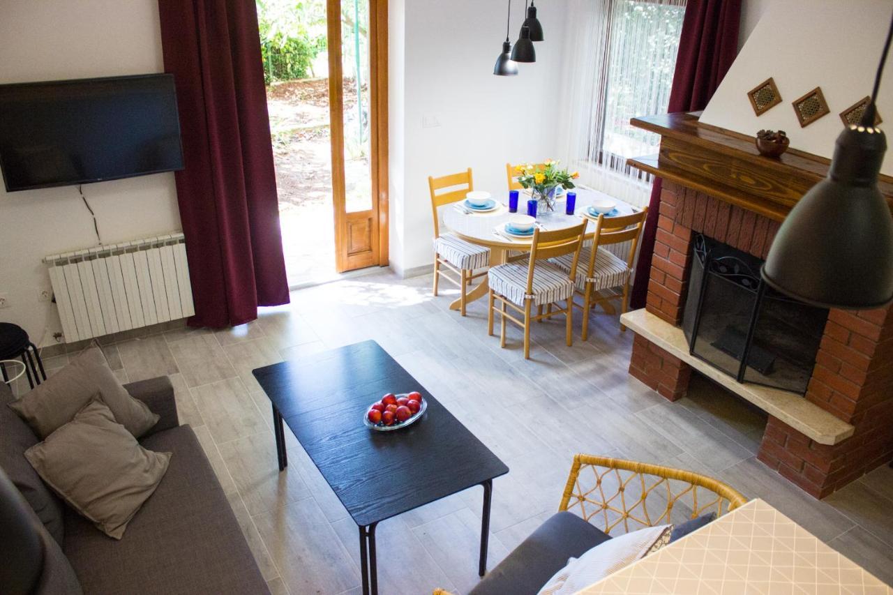 Bilini Garden Apartment プーラ エクステリア 写真
